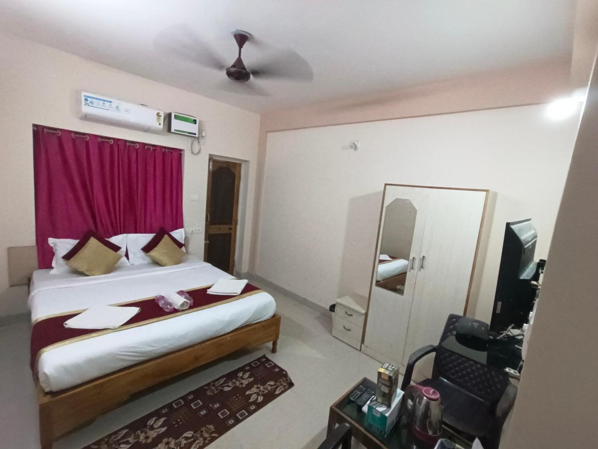 Hotel Bay Beach Inn Puri Bagian luar foto